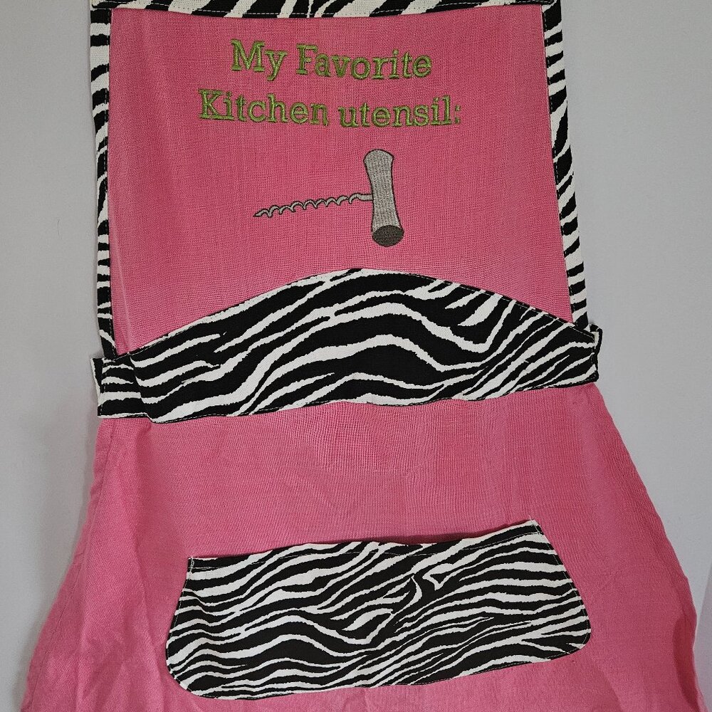 NWT Wine Opener My Favorite Kitchen Utensil Apron in Hot Pink & Zebra Print - Picture 3 of 10